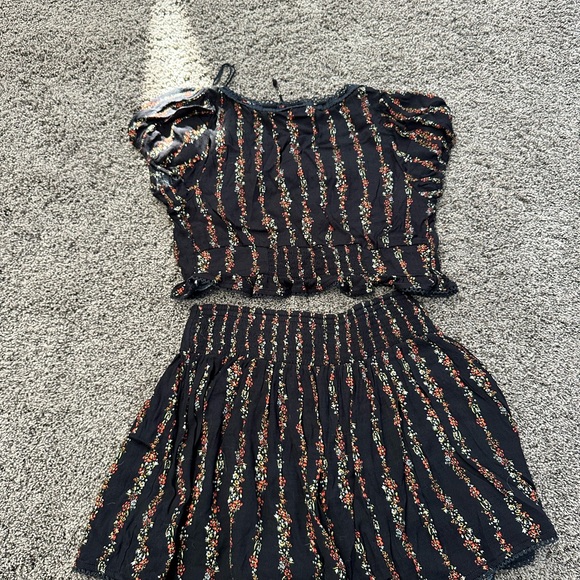 Free People Crop Top And Short Set Black With Floral Design Size Large - Picture 3 of 5